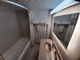 Howard Johnson by Wyndham Woodstock NB