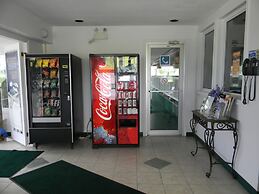 Howard Johnson by Wyndham Woodstock NB