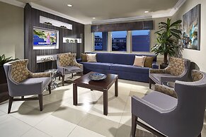 Eden Roc Inn & Suites