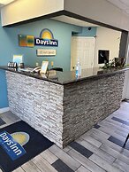 Days Inn by Wyndham West Branch Iowa City Area