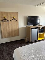 Days Inn by Wyndham West Branch Iowa City Area