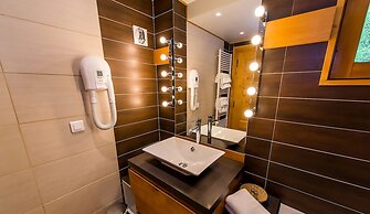 Les Balcons du Savoy