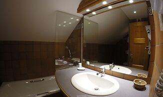 Les Balcons du Savoy