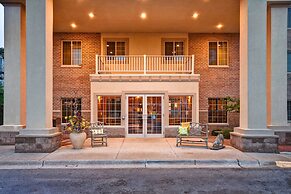 GrandStay Hotel & Suites