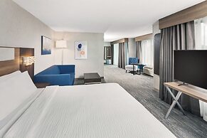 Holiday Inn Express & Suites North Lima by IHG