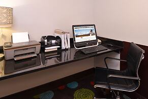 Holiday Inn Express & Suites North Lima by IHG