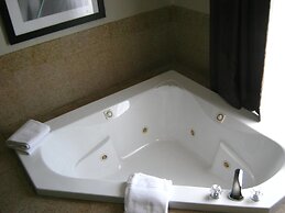 Holiday Inn Express & Suites North Lima by IHG