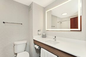 Holiday Inn Express & Suites North Lima by IHG