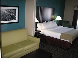 Holiday Inn Express & Suites North Lima by IHG