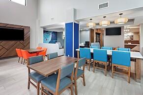 Holiday Inn Express & Suites North Lima by IHG