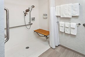 Holiday Inn Express & Suites North Lima by IHG