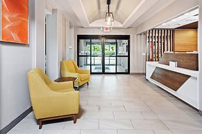 Holiday Inn Express & Suites North Lima by IHG