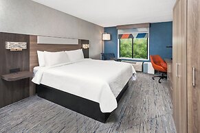 Holiday Inn Express & Suites North Lima by IHG