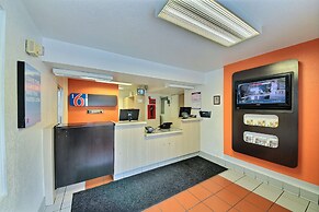 Motel 6 San Marcos, TX