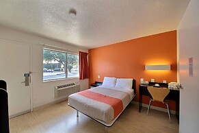 Motel 6 San Marcos, TX