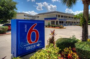 Motel 6 Bradenton, FL