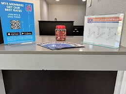 Motel 6 Bradenton, FL