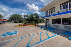 Motel 6 Bradenton, FL