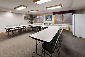 Shell Lake Lodge, a Travelodge by Wyndham