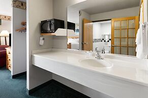 Shell Lake Lodge, a Travelodge by Wyndham