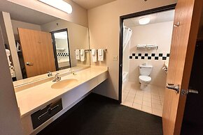 Shell Lake Lodge, a Travelodge by Wyndham