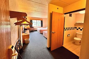 Shell Lake Lodge, a Travelodge by Wyndham