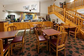 Shell Lake Lodge, a Travelodge by Wyndham