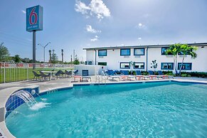 Motel 6 Fort Lauderdale, FL