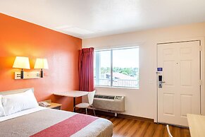 Motel 6 Redding, CA - Central