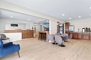 Clarion Pointe Ridgecrest near China Lake Naval Station