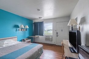 Motel 6 Kansas City, MO - Airport