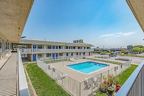 Motel 6 Kansas City, MO - Airport