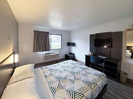 Motel 6 Glenview, IL - Chicago North