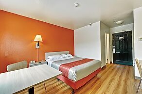 Motel 6 Glenview, IL - Chicago North