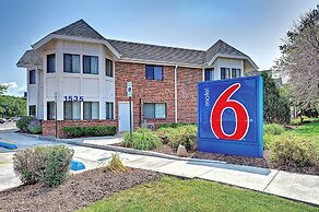 Motel 6 Glenview, IL - Chicago North