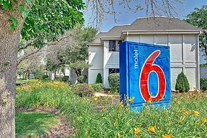 Motel 6 Glenview, IL - Chicago North