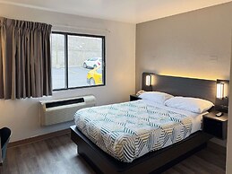 Motel 6 Glenview, IL - Chicago North