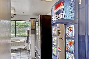 Motel 6 Glenview, IL - Chicago North