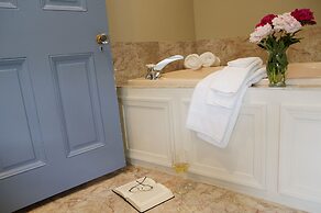 Cameron Estate Inn & Restaurant