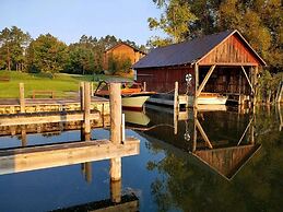 Crooked River Lodge