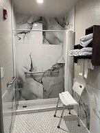 Days Inn by Wyndham Dickinson TX