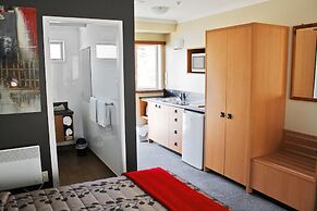 Picton Beachcomber Inn