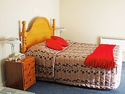 Picton Beachcomber Inn