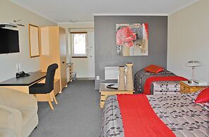 Picton Beachcomber Inn