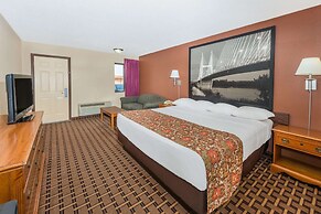 Super 8 by Wyndham Charleston/Sikeston East MO