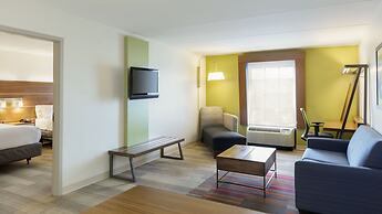 Holiday Inn Express & Suites Newport News by IHG