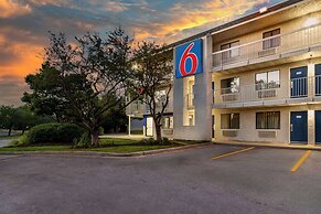 Motel 6 Rolling Meadows, IL - Chicago Northwest