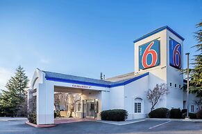 Motel 6 Auburn, CA