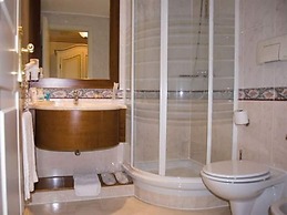 Vip's Motel Luxury Accommodation & Spa
