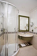 Vip's Motel Luxury Accommodation & Spa